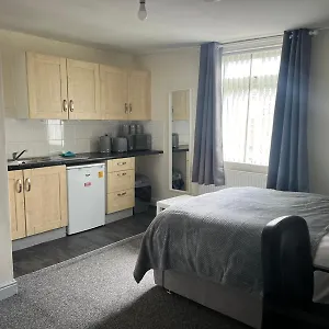  Guest house Studio Flat 7 With Private Shower & Wc